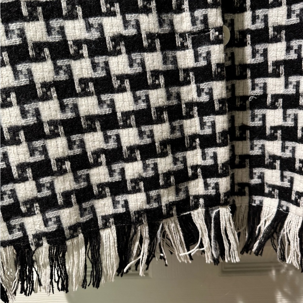 Houndstooth, Fringe bottom, Shacket - Picture 5 of 5